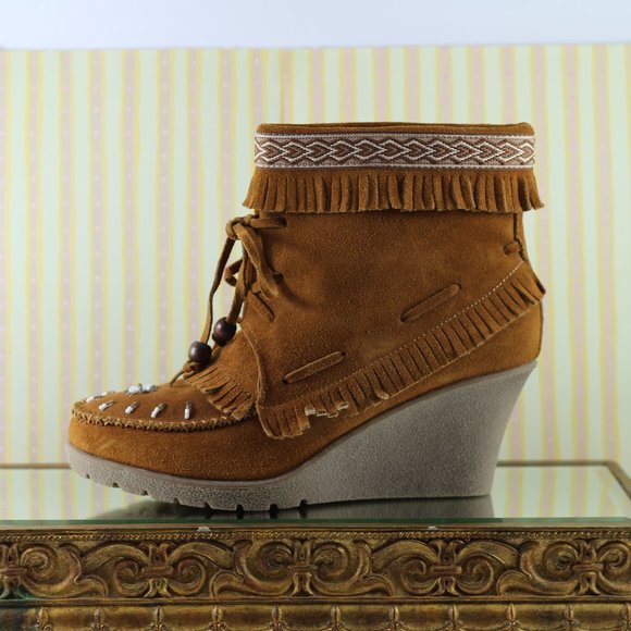 SoftMoc Suede Trinity Boot - Picture 3 of 16